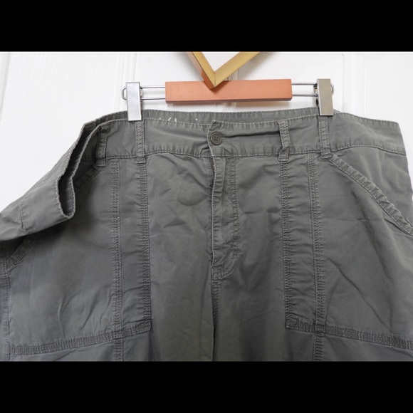 Calvin Klein Cotton Khaki Capris - Picture 2 of 3